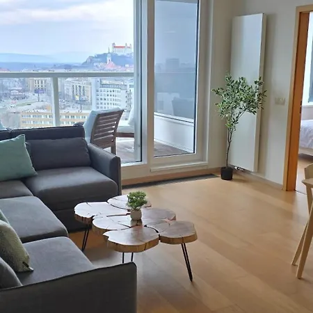 Castle View Sky, 3 Rooms, Panorama Loggia, Free Parking, Wifi, Old Town Apartment Bratislava