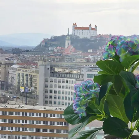 Apartment Castle View Sky, 3 Rooms, Panorama Loggia, Free Parking, Wifi, Old Town *
