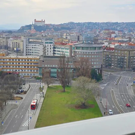 Apartment Castle View Sky, 3 Rooms, Panorama Loggia, Free Parking, Wifi, Old Town