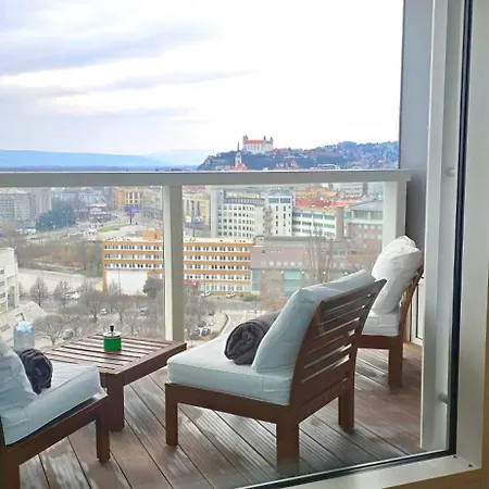 Castle View Sky, 3 Rooms, Panorama Loggia, Free Parking, Wifi, Old Town * Bratislava